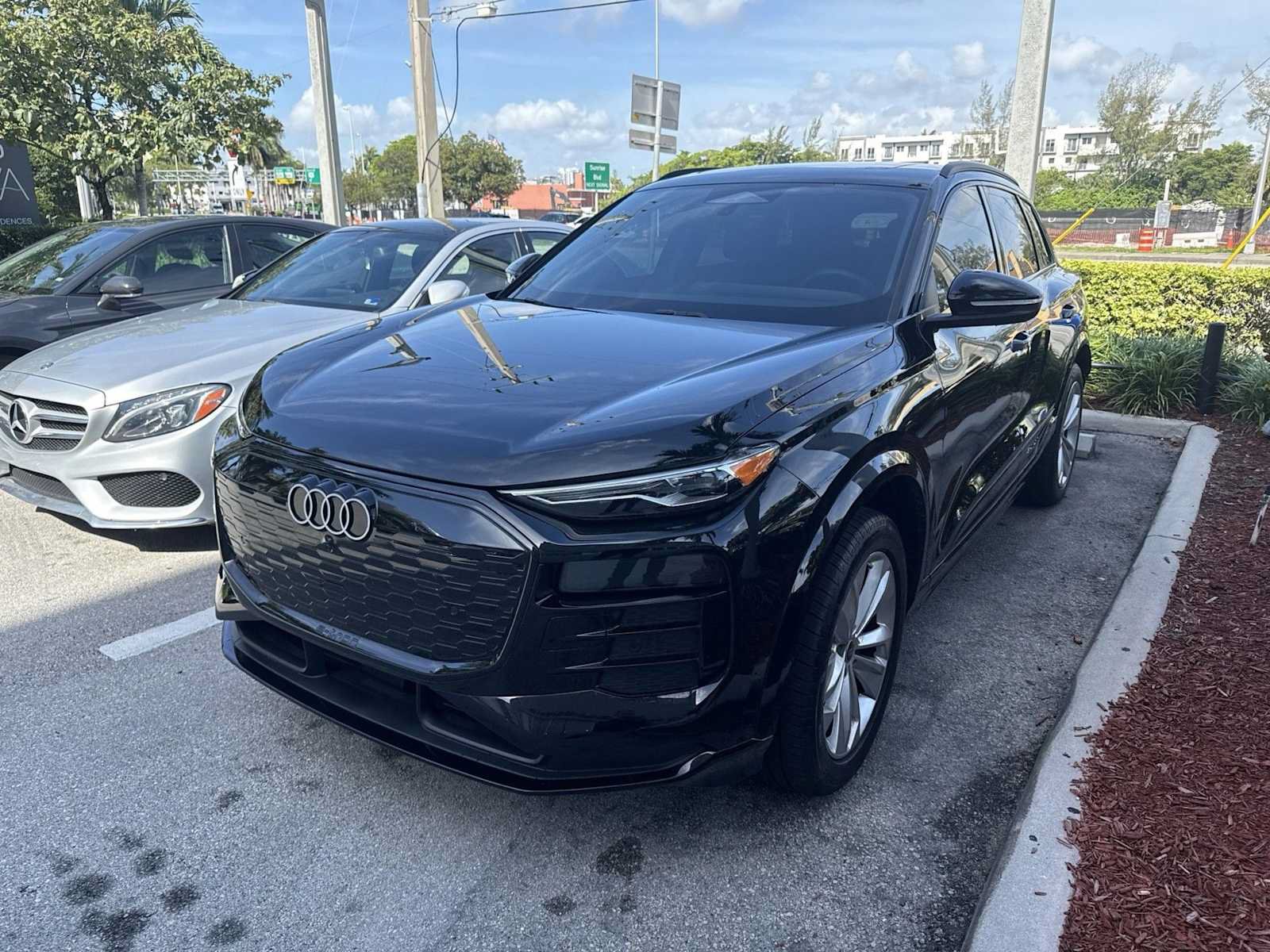 Used 2025 Audi Q6 e-tron Premium w/ Convenience Package RWD video 3