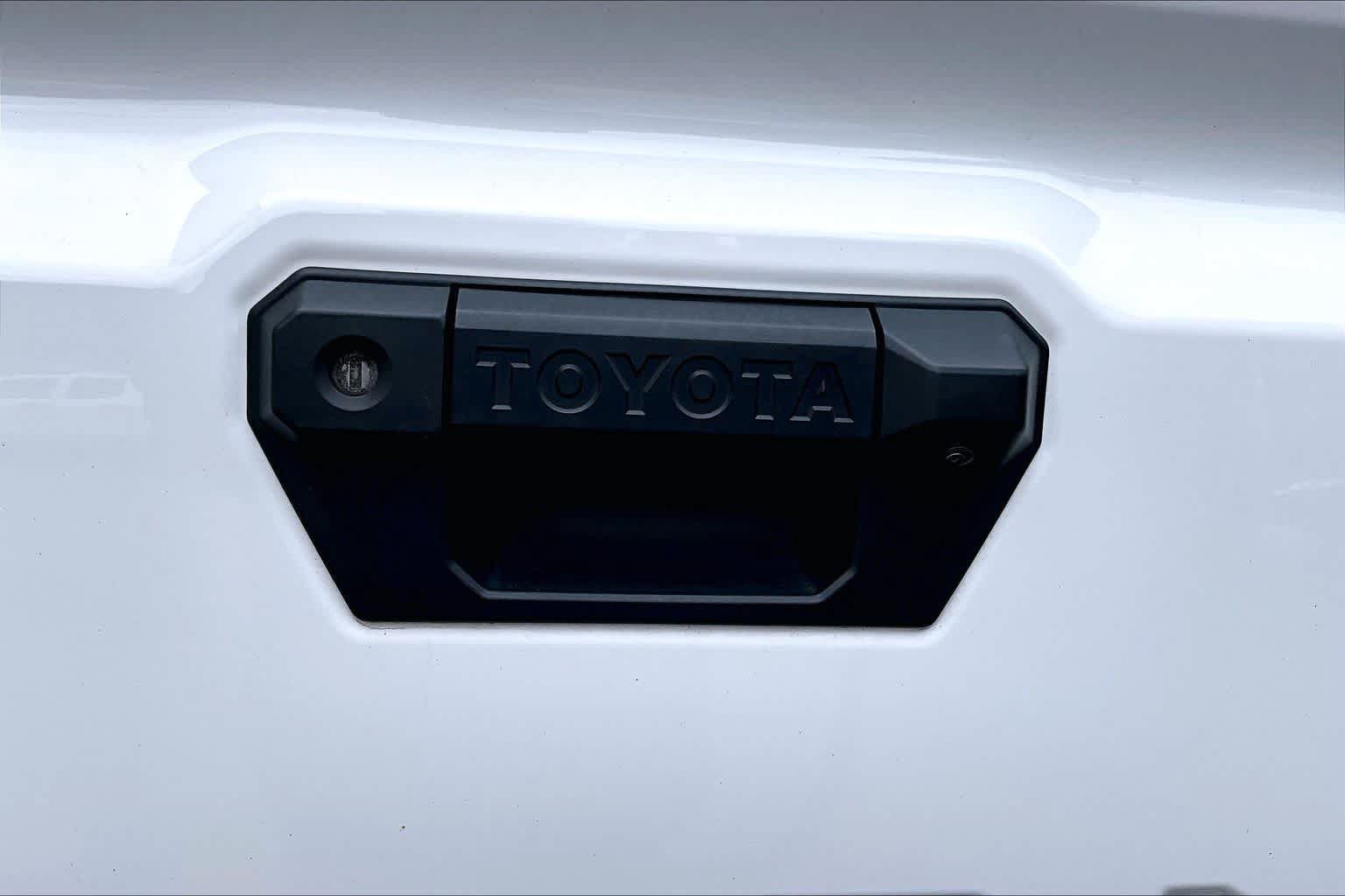 Certified 2024 Toyota Tacoma SR AWD/4WD image 31