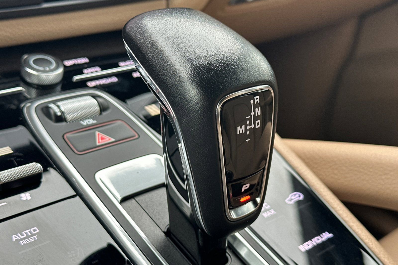 Used 2023 Porsche Cayenne image 34