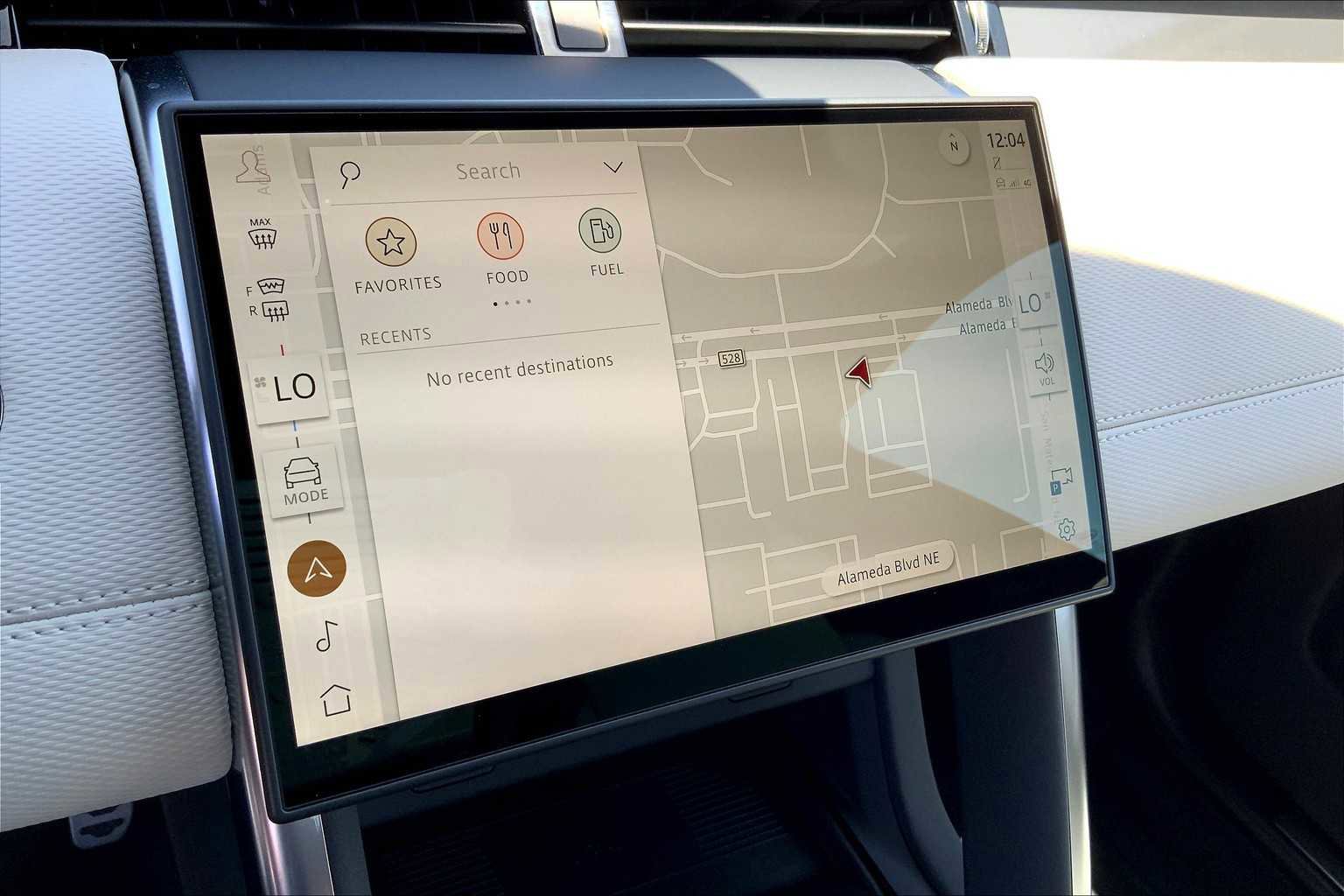 Used 2025 Land Rover Discovery Sport Dynamic SE image 17