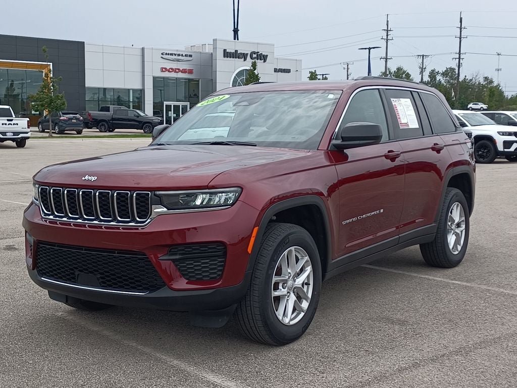 Used 2024 Jeep Grand Cherokee Laredo X w/ Luxury Tech Group I AWD/4WD image 2