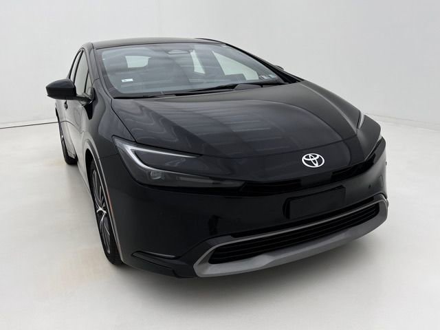 Used 2024 Toyota Prius XLE FWD image 3