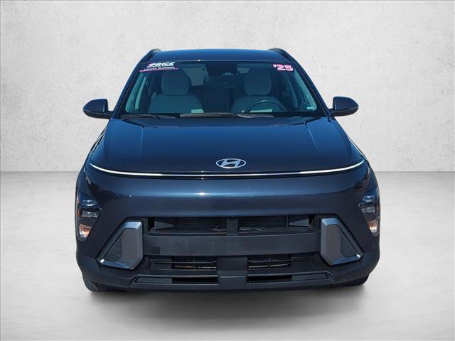 Used 2025 Hyundai Kona SEL FWD image 2