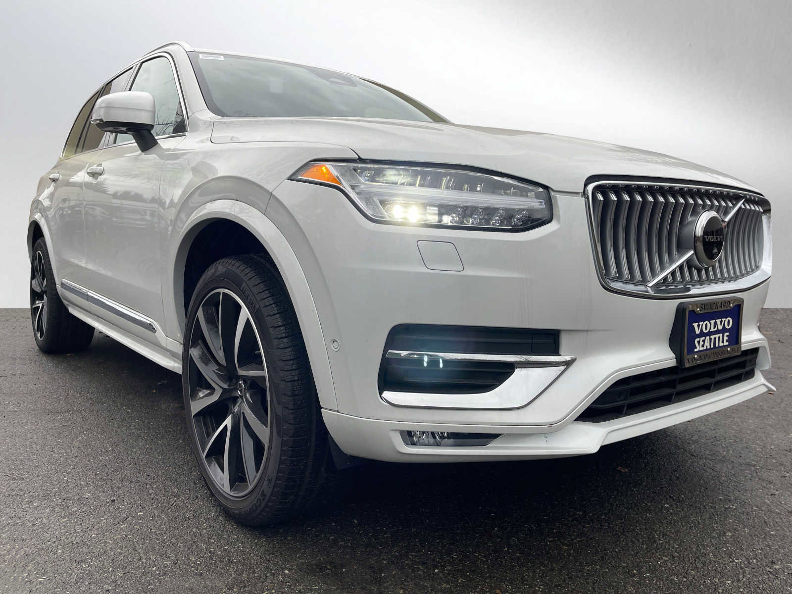 New 2023 Volvo XC90 B6 Plus w/ Protection Package Premier