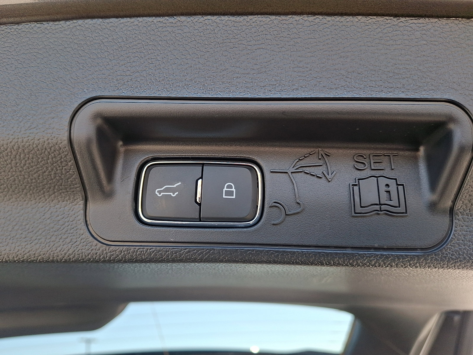 Certified 2025 Ford Explorer ST-Line w/ Premium Package image 33