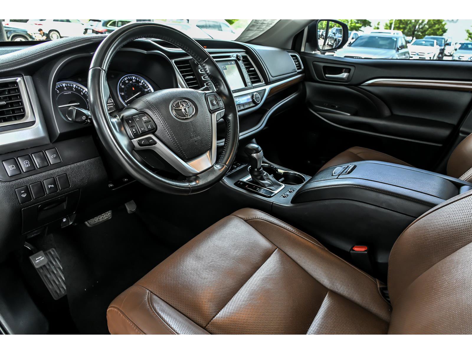 Used 2017 Toyota Highlander Limited w/ Protection Package #3 AWD/4WD image 10