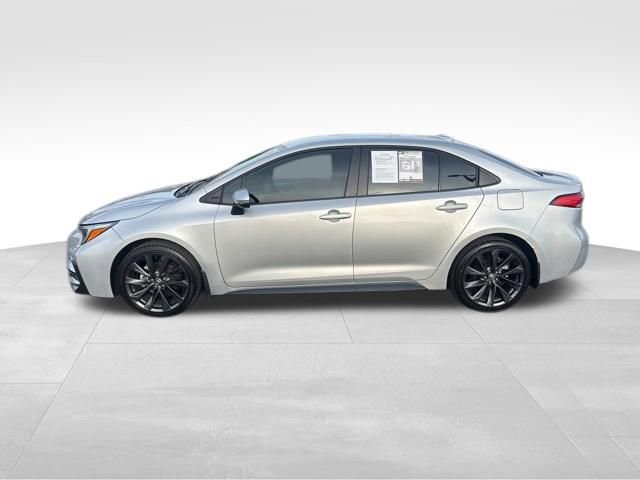 Used 2026 Toyota Corolla SE FWD image 2