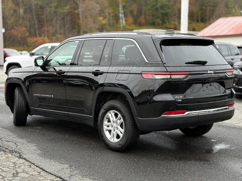Used 2024 Jeep Grand Cherokee Laredo image 3