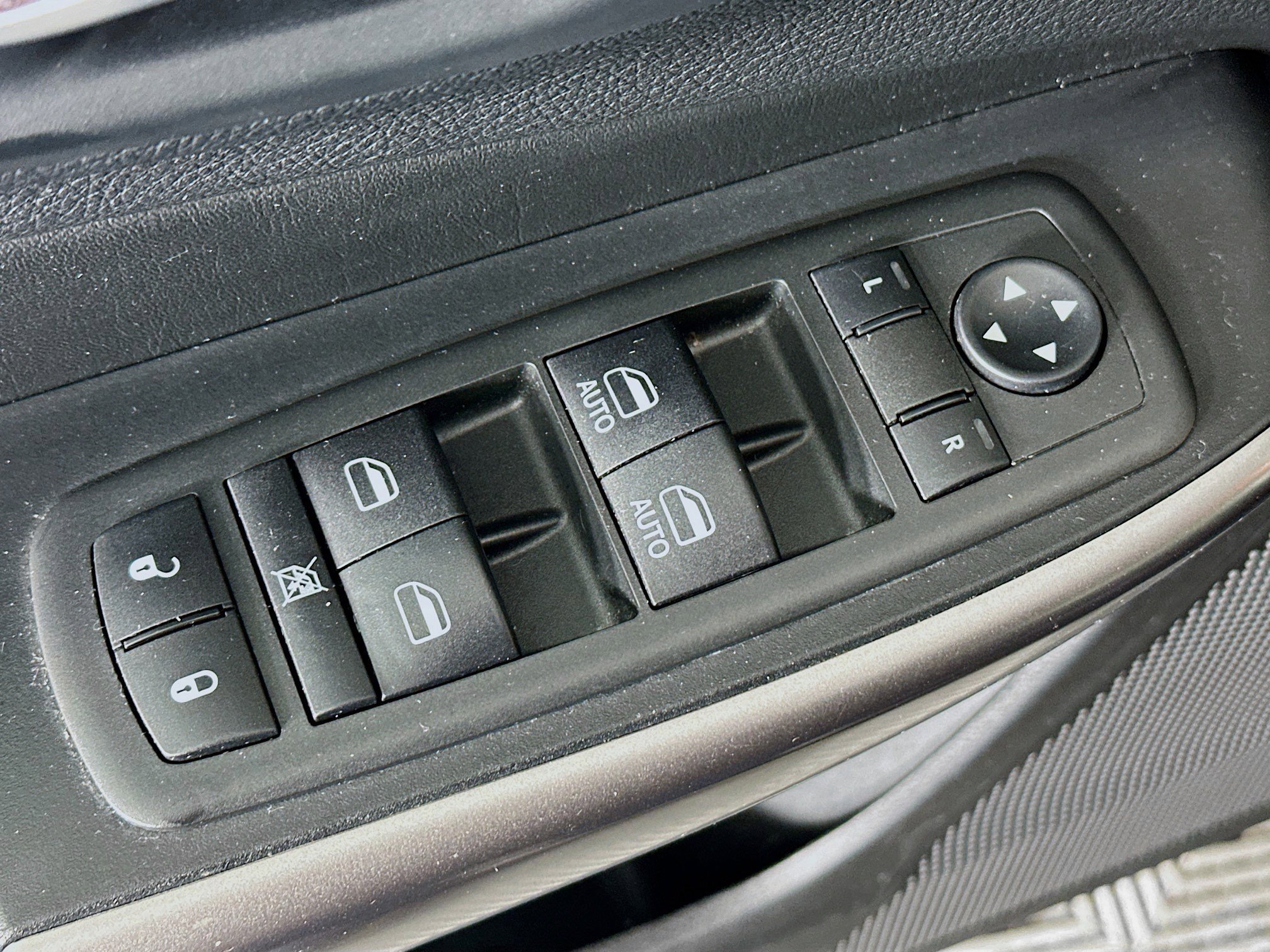 Used 2019 Jeep Cherokee Limited image 15