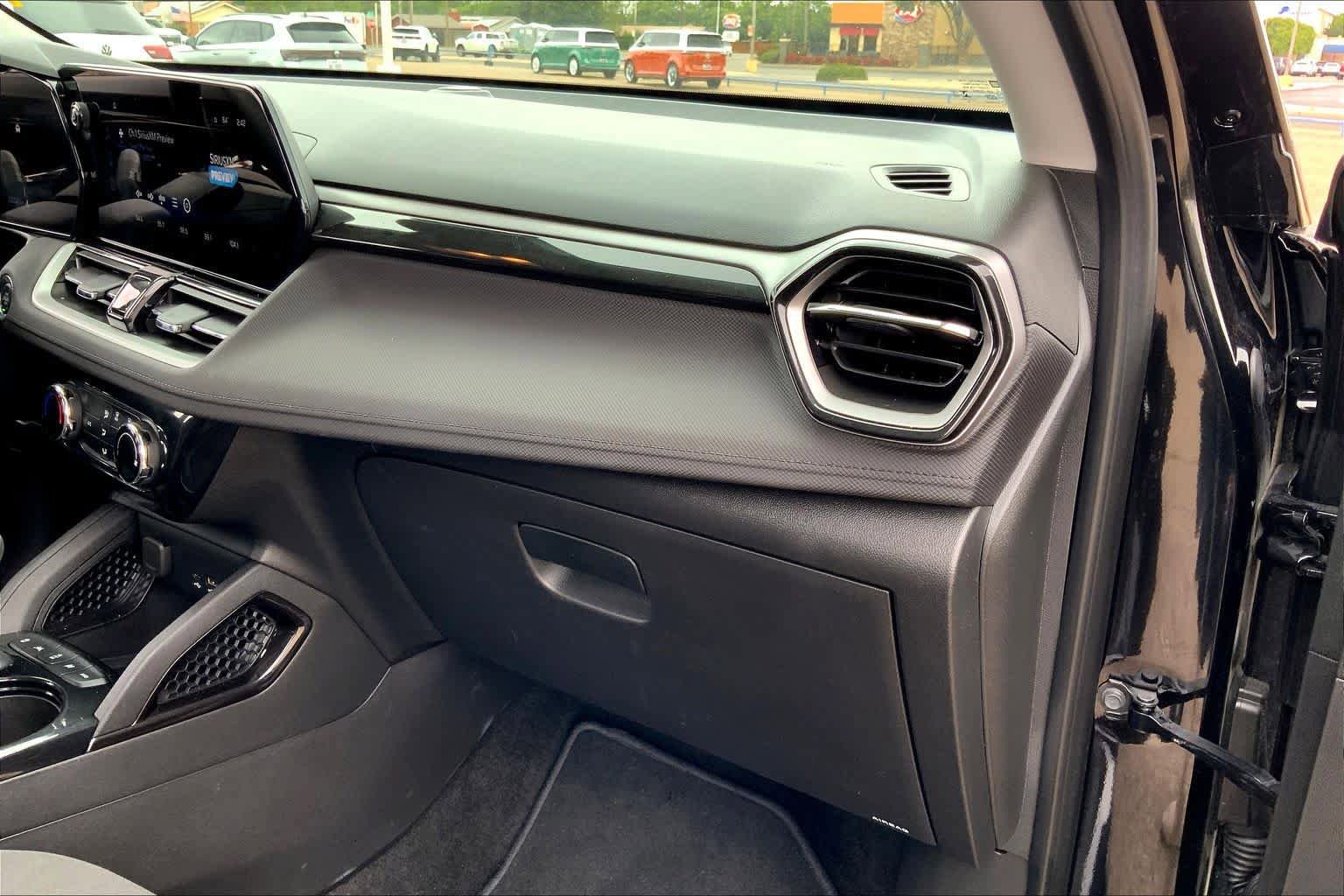 Used 2025 Chevrolet TrailBlazer LT AWD/4WD image 19
