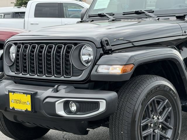 Used 2024 Jeep Gladiator Sport AWD/4WD image 8