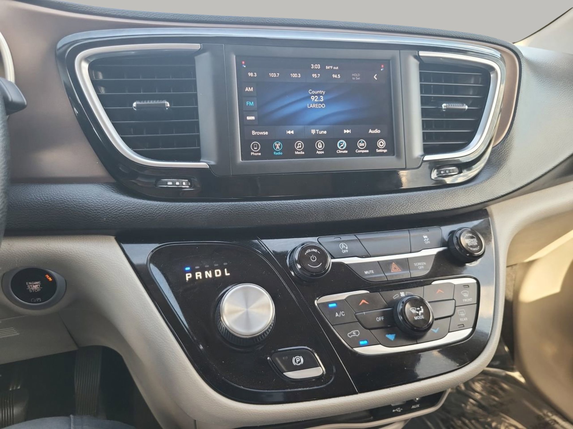 Used 2020 Chrysler Voyager Lxi image 13