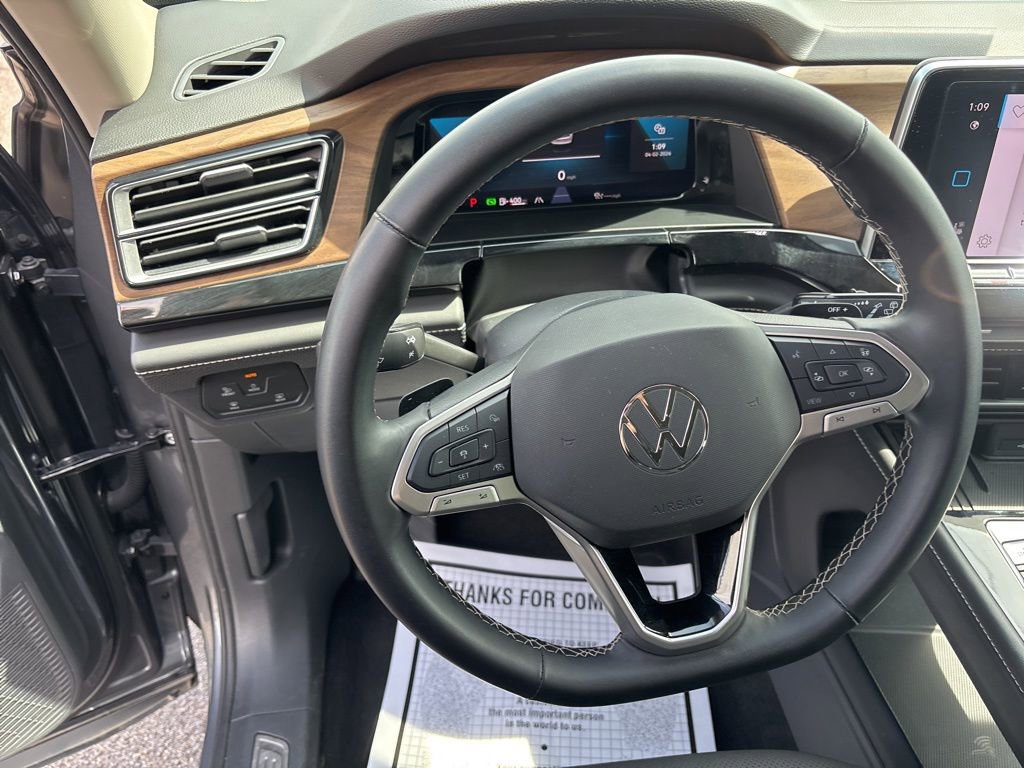 Used 2025 Volkswagen Atlas SE AWD/4WD image 18