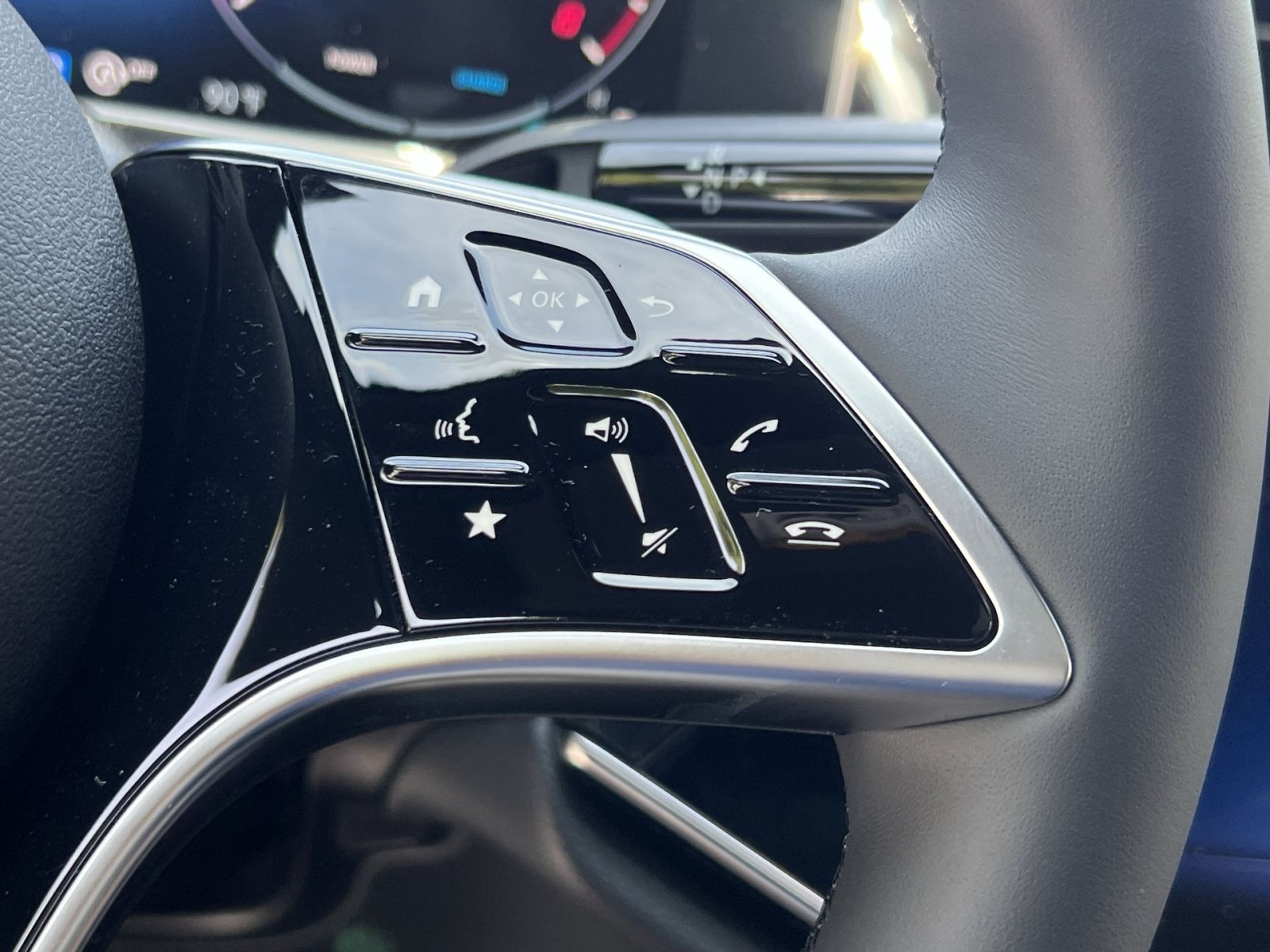 New 2026 Mercedes-Benz E 350 4MATIC Sedan image 37