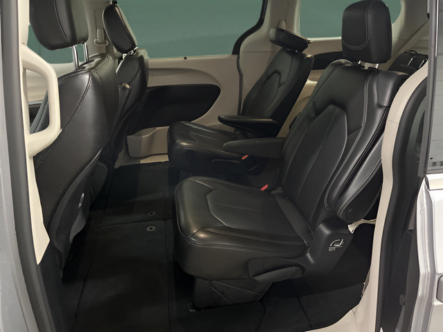 Used 2021 Chrysler Voyager Lxi FWD image 12
