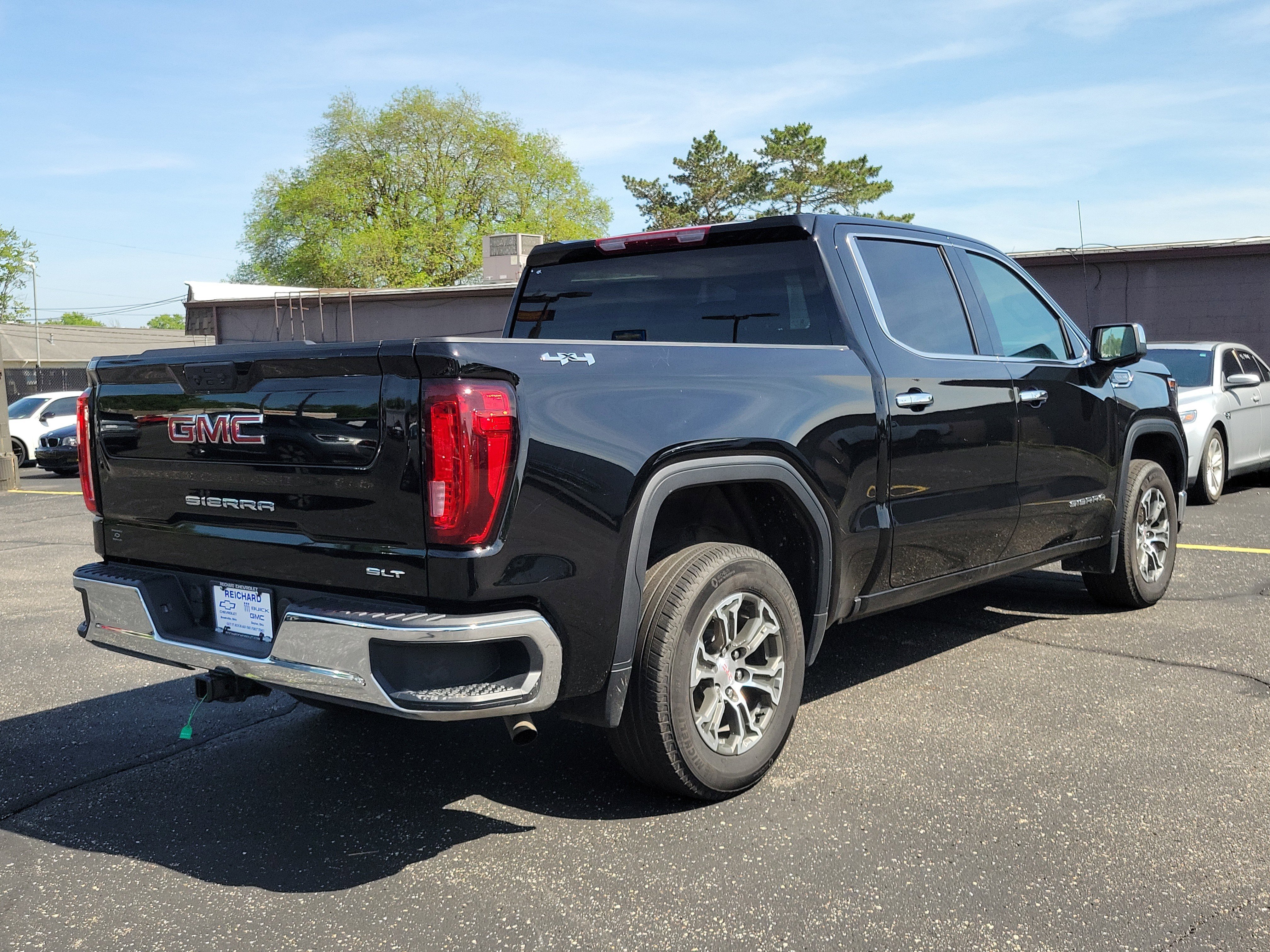 Used 2025 GMC Sierra 1500 SLT AWD/4WD image 4