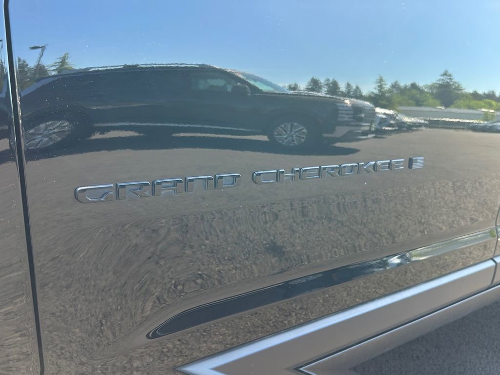 Used 2023 Jeep Grand Cherokee Altitude AWD/4WD image 35
