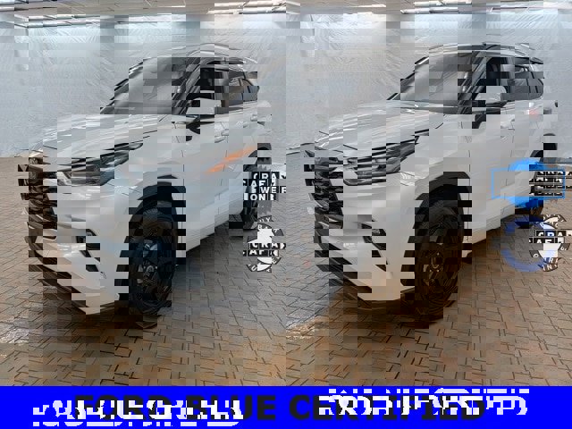 Used 2023 Toyota Highlander XLE image 3