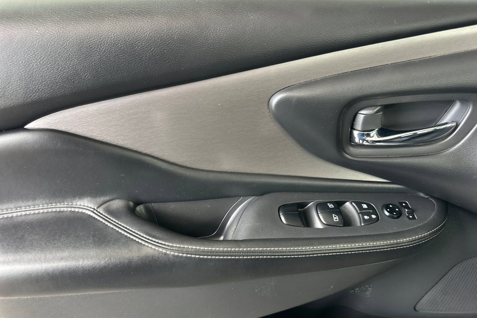 Used 2023 Nissan Murano S image 11