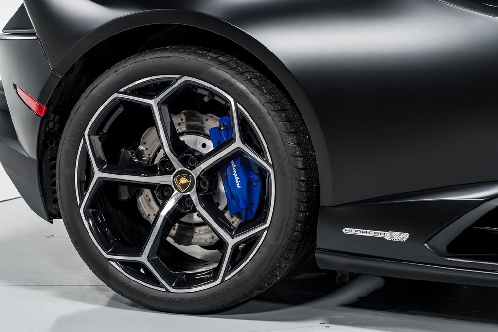 Used 2022 Lamborghini Huracan EVO RWD image 48