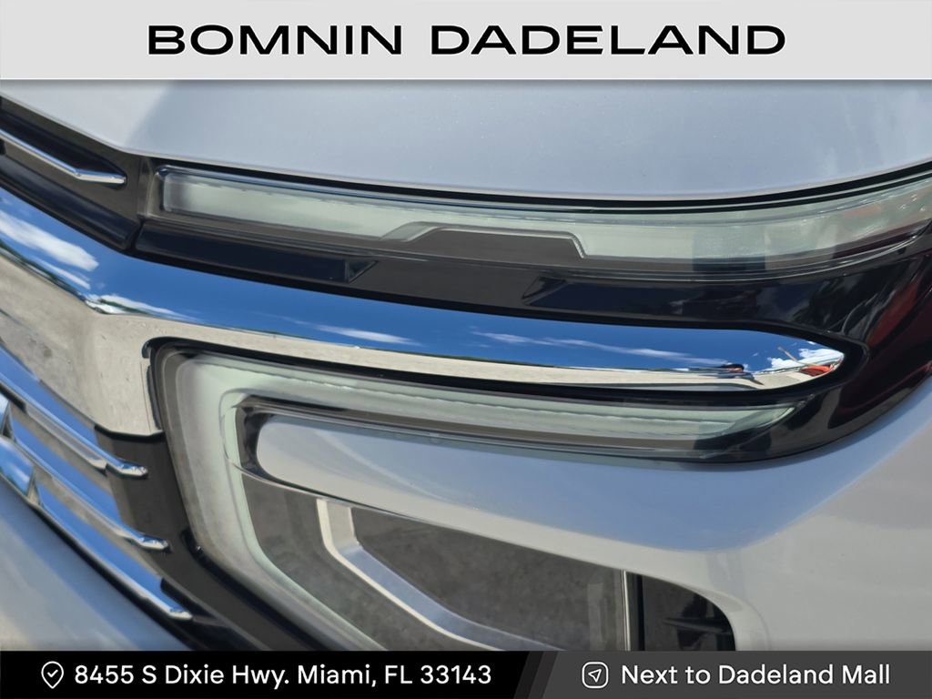 Certified 2025 Chevrolet Suburban Premier image 11