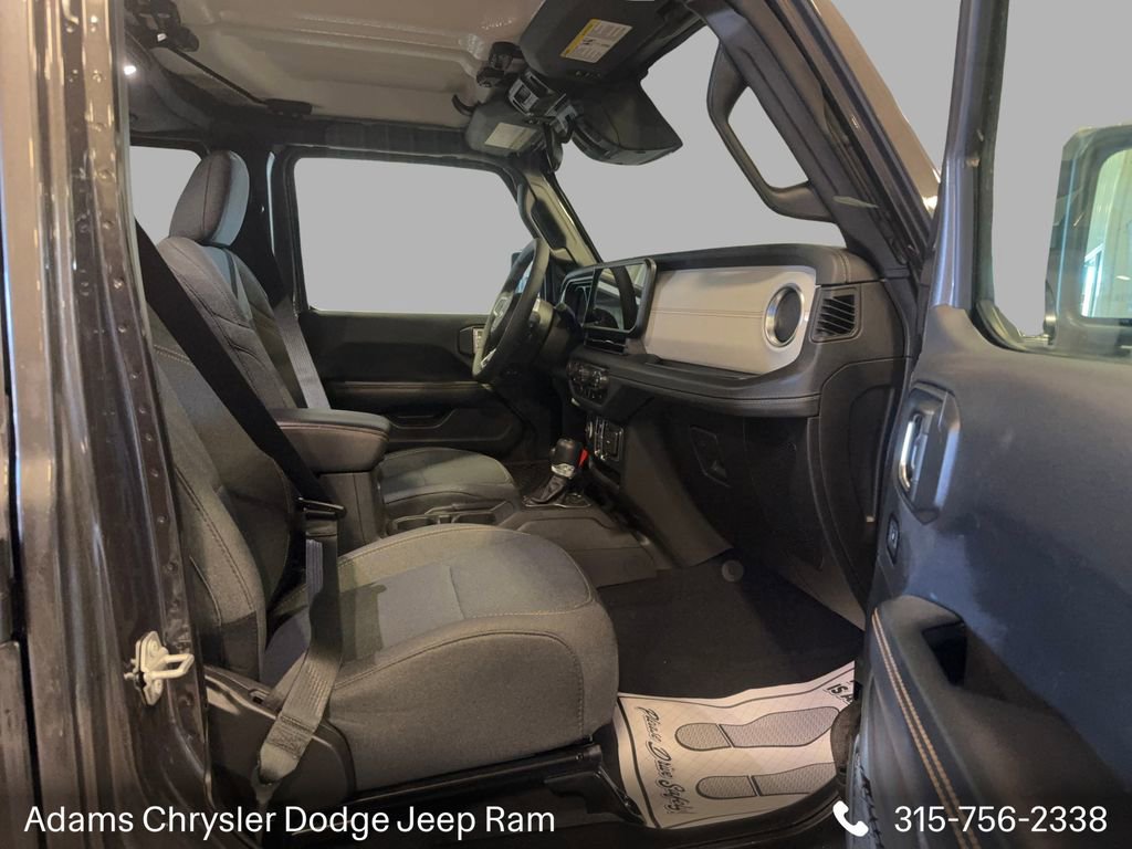 Used 2025 Jeep Wrangler Unlimited Sahara image 12
