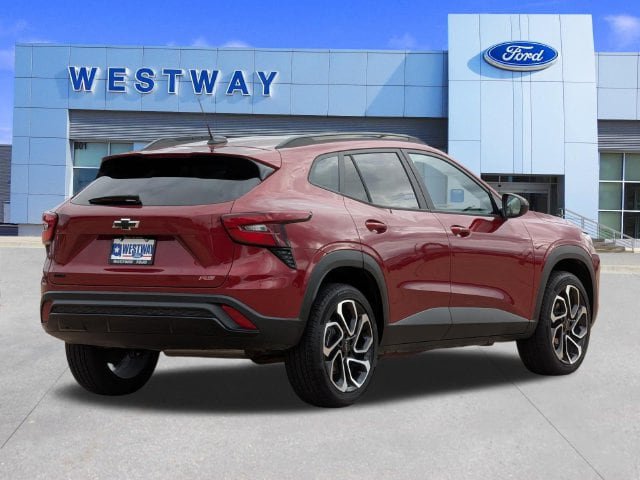 Used 2025 Chevrolet Trax RS w/ Driver Confidence Package FWD image 3