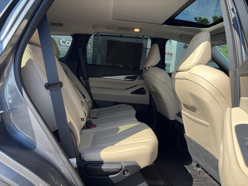 Used 2023 INFINITI QX60 Luxe w/ Cargo Package AWD/4WD image 17