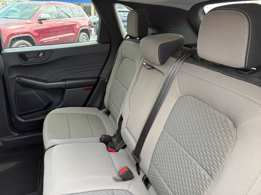 Used 2022 Ford Escape SE w/ SE Sport Appearance Package AWD/4WD image 8
