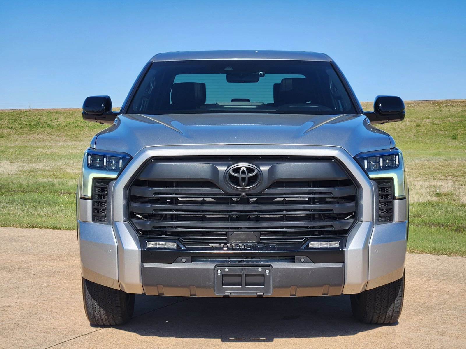 Used 2025 Toyota Tundra Limited AWD/4WD image 6