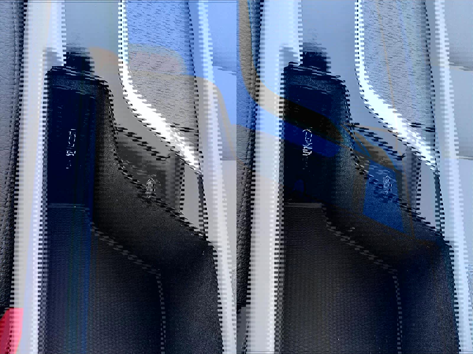 Used 2023 Volvo XC60 T8 Plus image 36