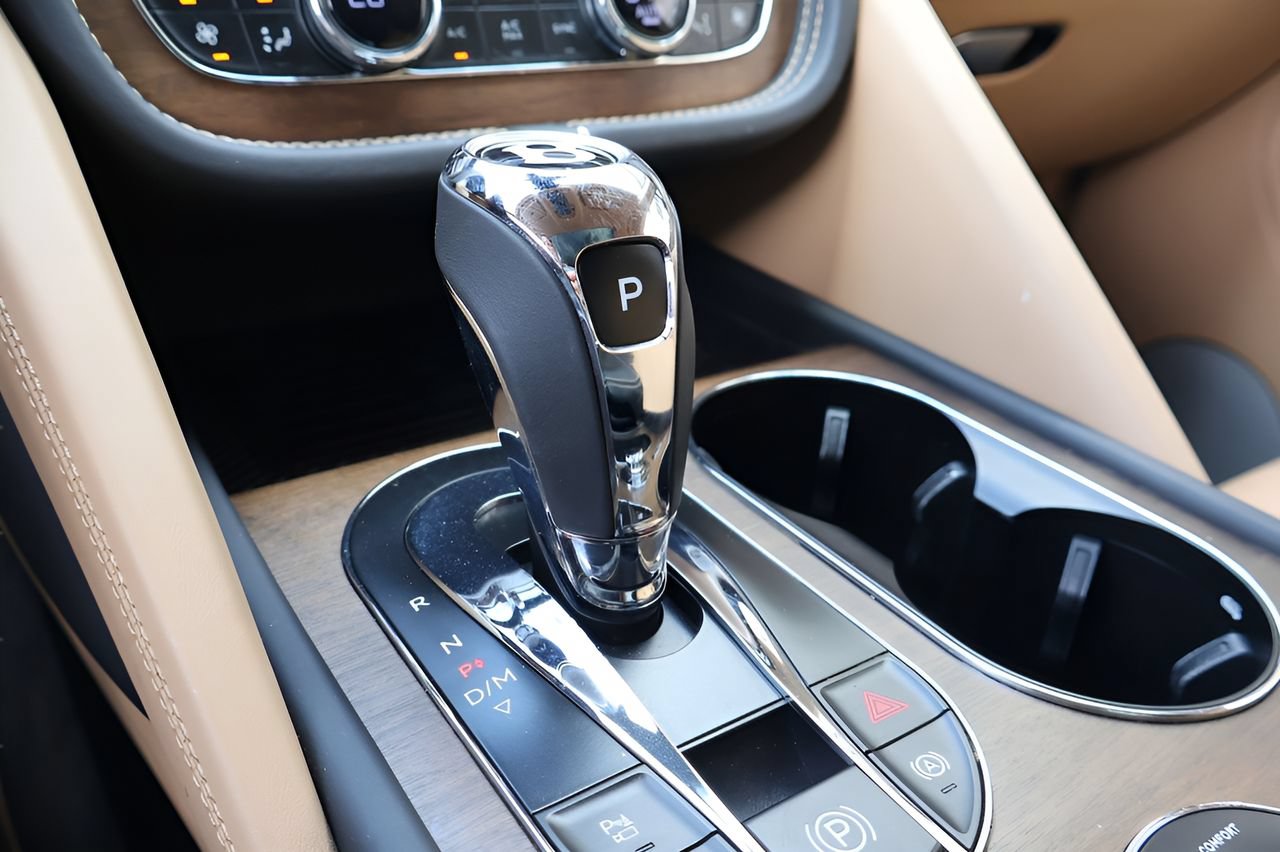 Certified 2024 Bentley Bentayga Extended Wheelbase AWD/4WD image 30