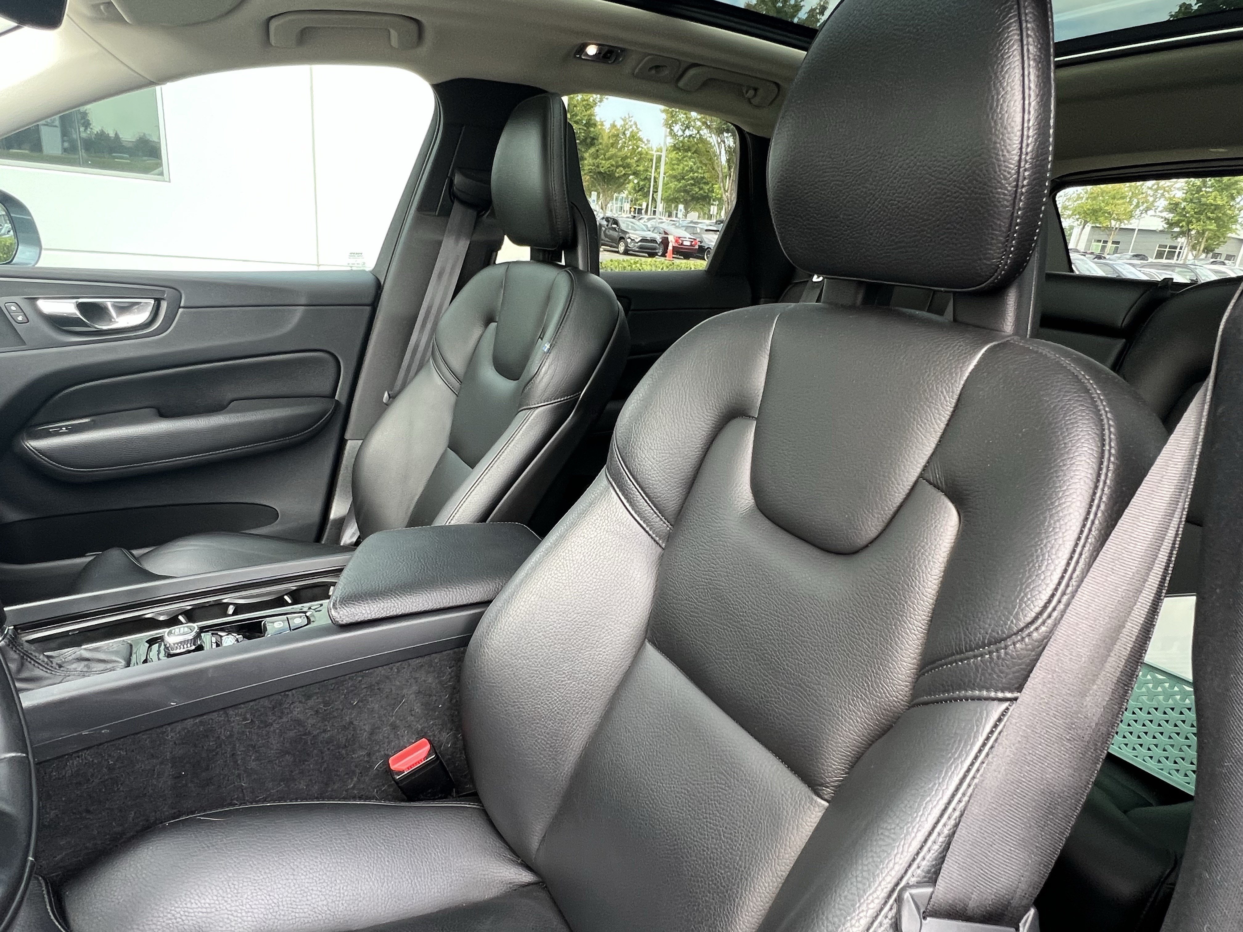 Used 2018 Volvo XC60 T5 Inscription w/ Convenience Package AWD/4WD image 16