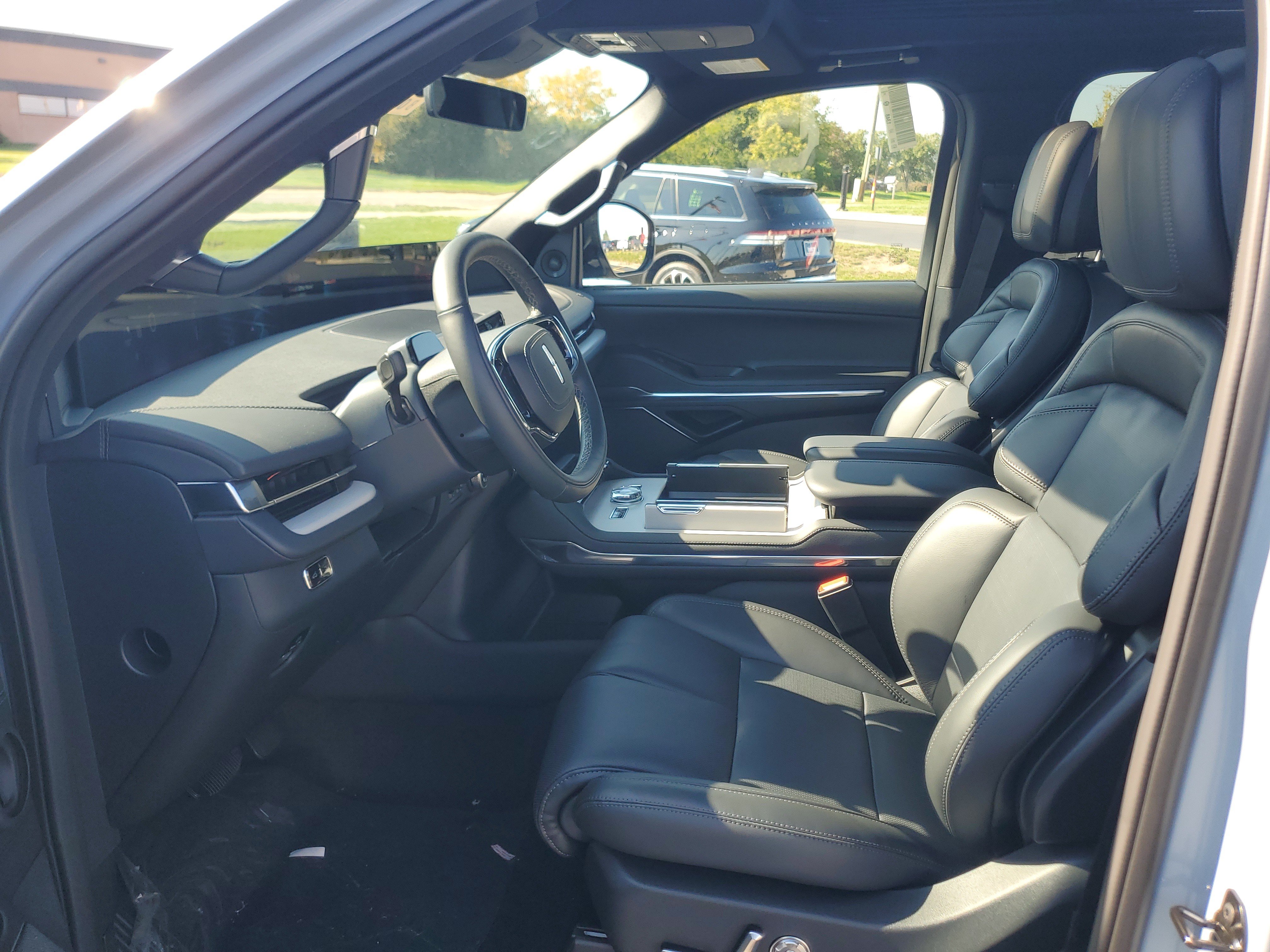 New 2027 Lincoln Navigator Reserve w/ Jet Appearance Package AWD/4WD image 12
