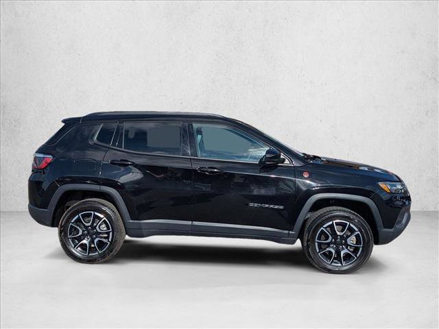 Used 2024 Jeep Compass Trailhawk image 4