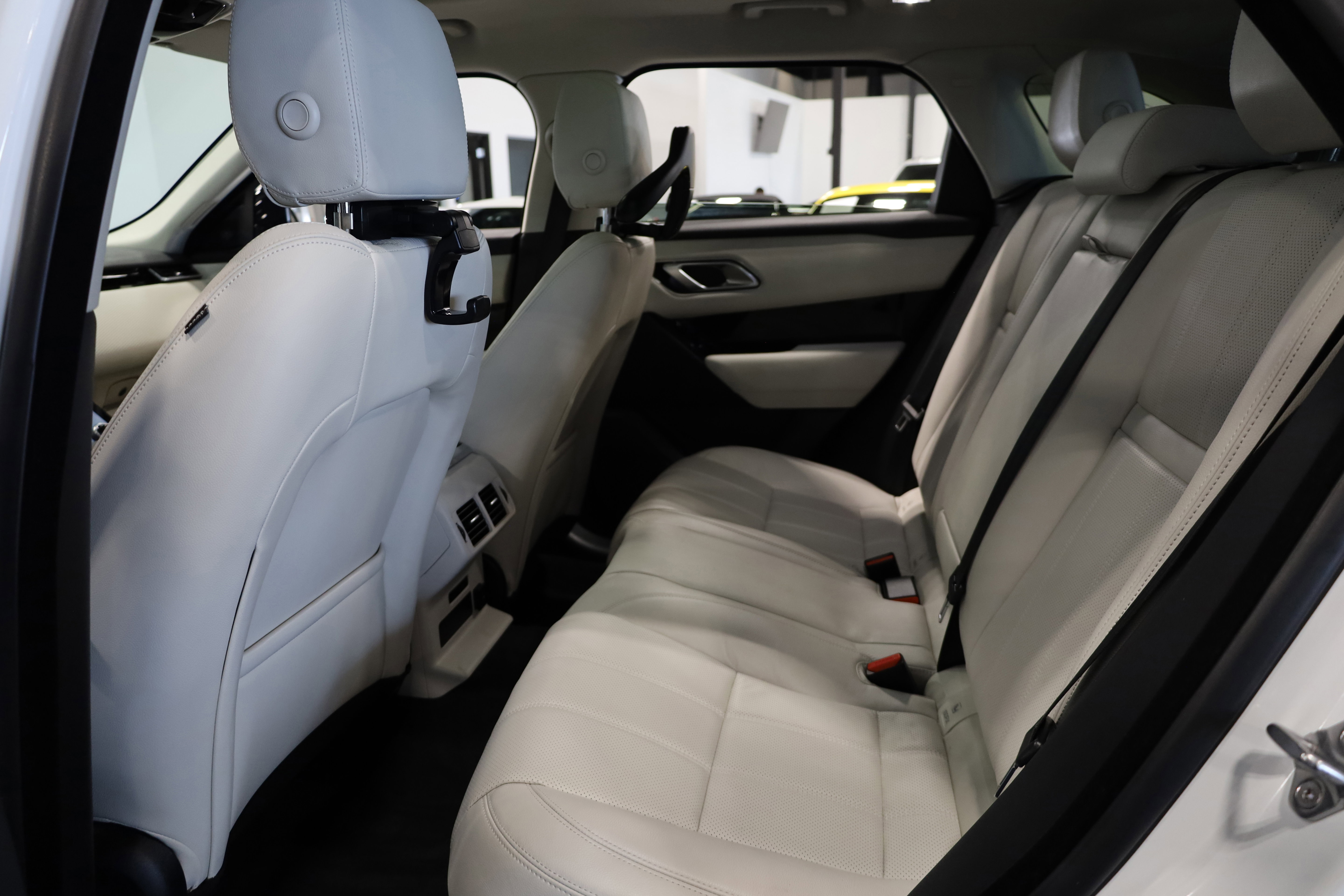 Used 2023 Land Rover Range Rover Velar R-Dynamic S image 36