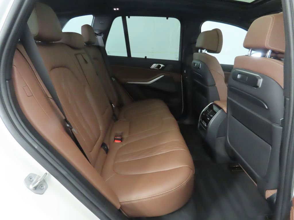 Used 2024 BMW X5 xDrive40i w/ Executive Package image 23
