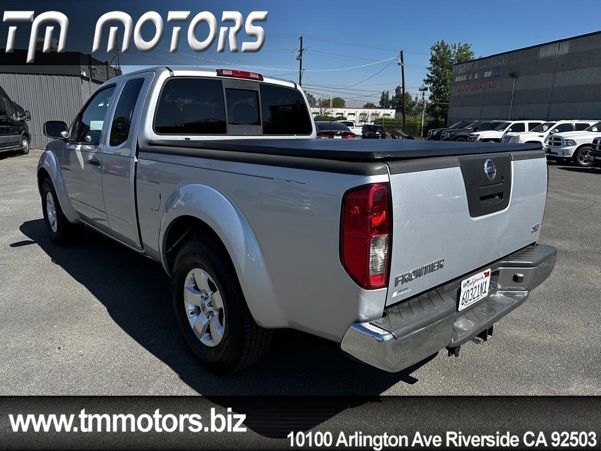 Used 2010 Nissan Frontier SE w/ SE Value Truck Pkg RWD image 4