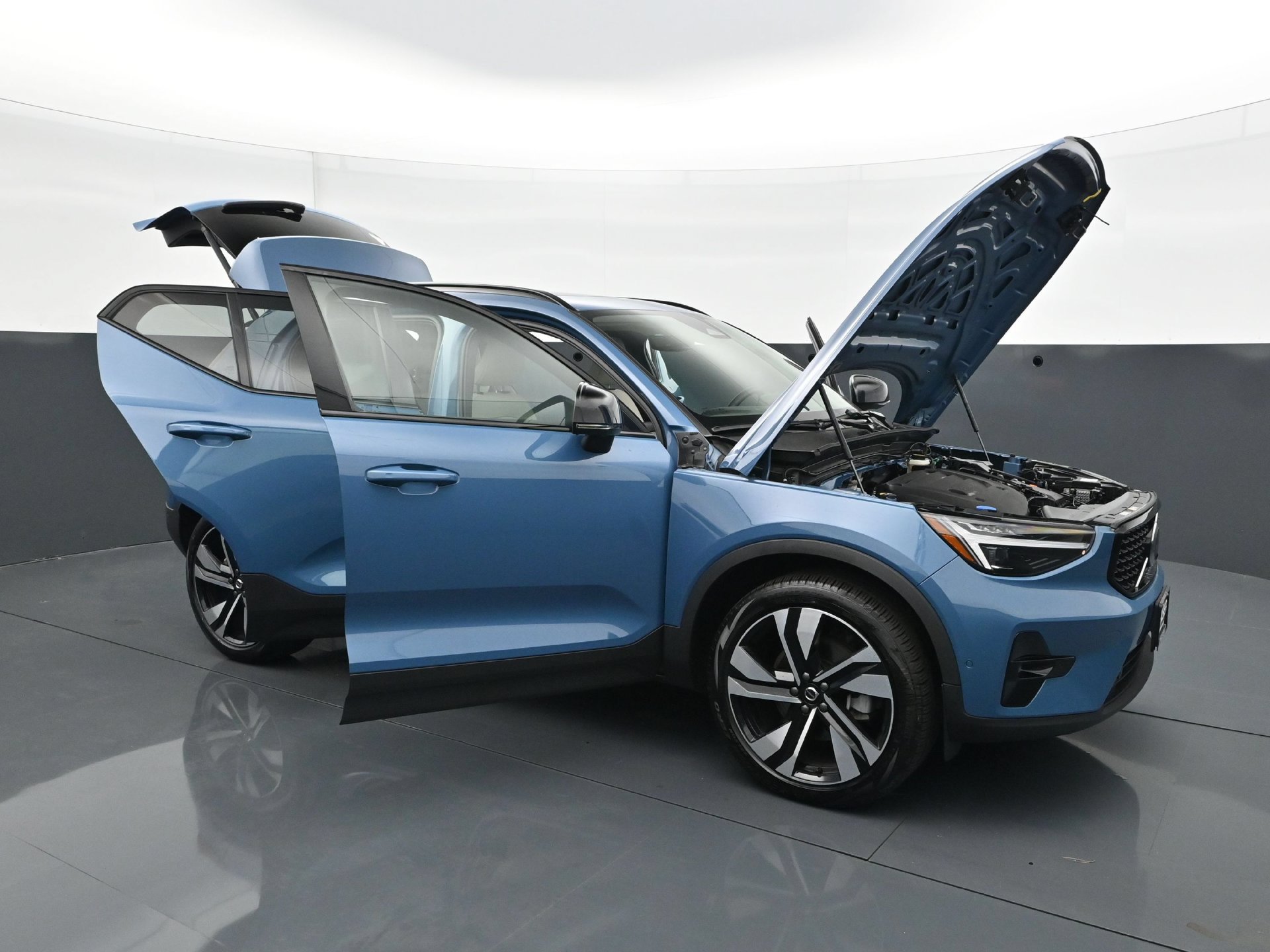 Used 2025 Volvo XC40 B5 Ultra w/ Climate Package AWD/4WD image 44