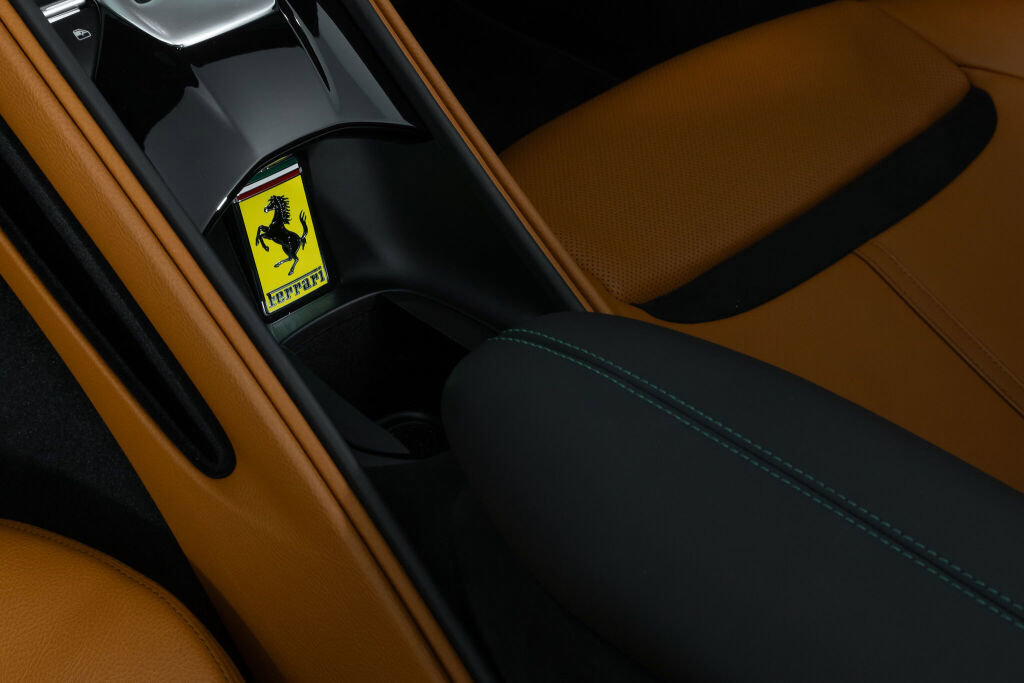 Used 2024 Ferrari Roma Spider image 39