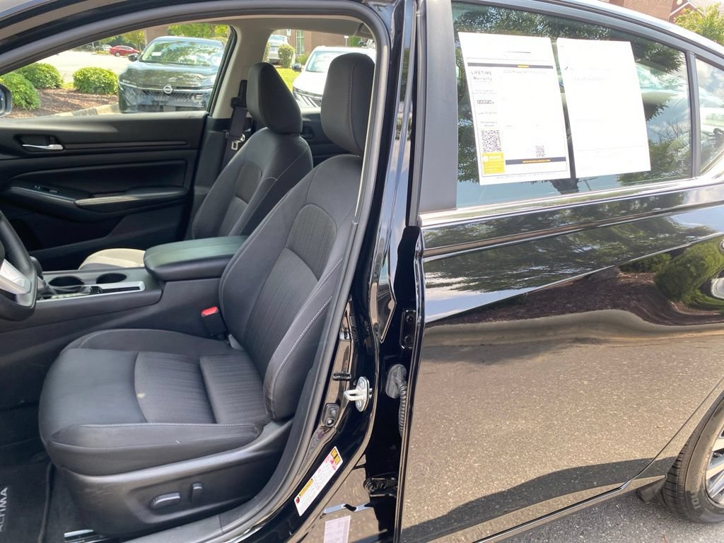 Certified 2025 Nissan Altima 2.5 SV FWD image 16