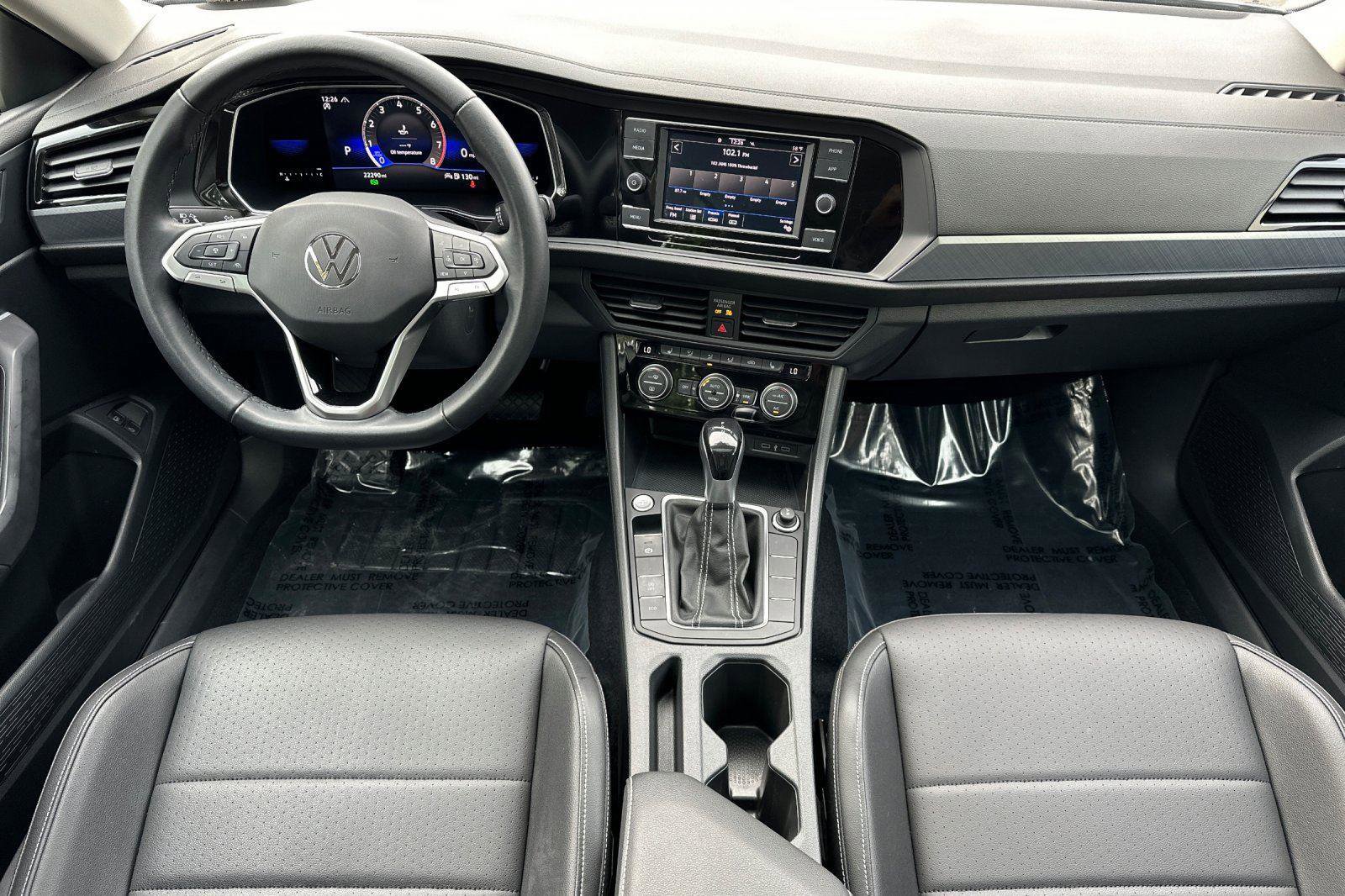 Used 2022 Volkswagen Jetta SE w/ Panoramic Sunroof Package image 12