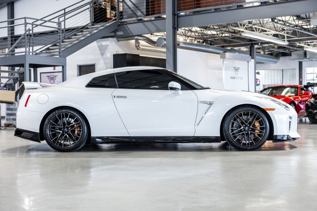Used 2023 Nissan GT-R Premium w/ Premium Interior Package AWD/4WD image 7