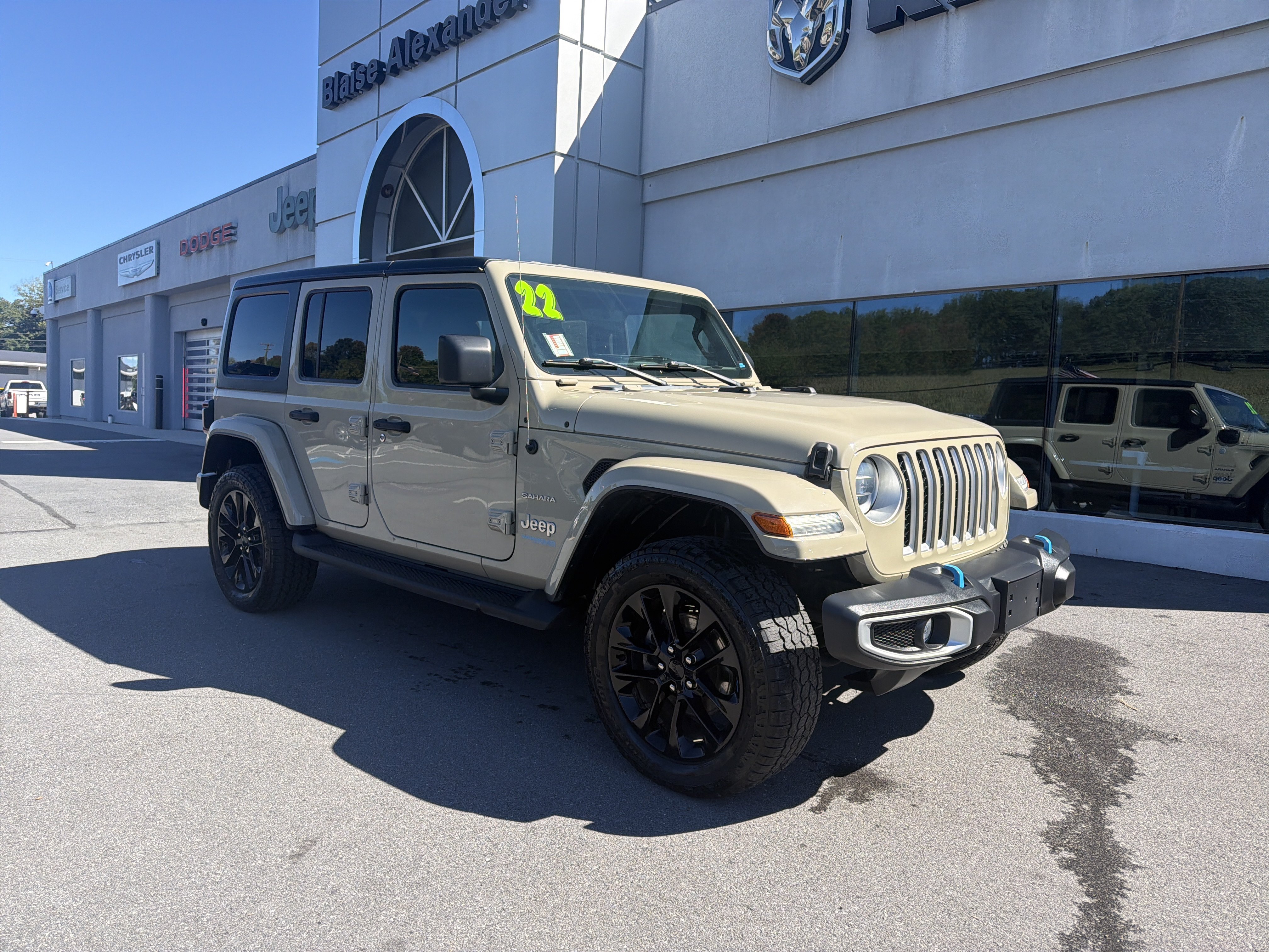 Used 2022 Jeep Wrangler Unlimited Sahara w/ Cold Weather Group AWD/4WD image 1