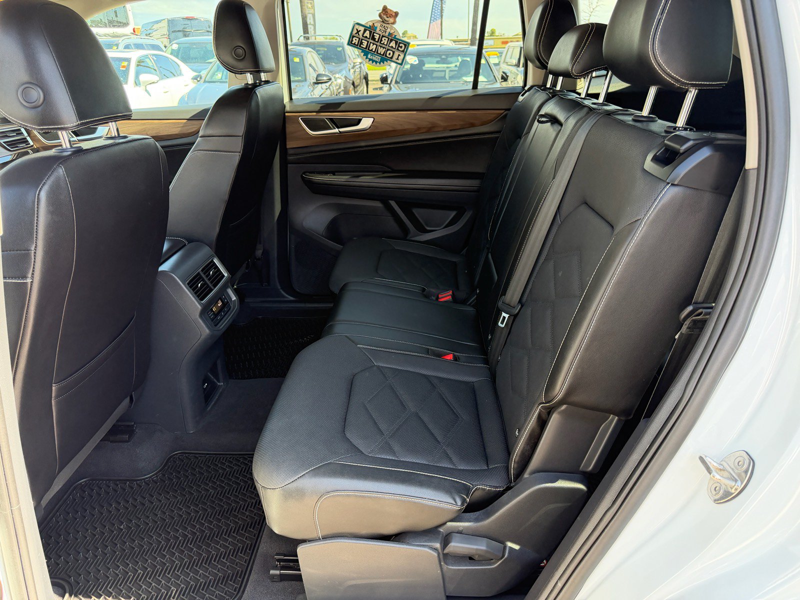 Used 2024 Volkswagen Atlas SE AWD/4WD image 13