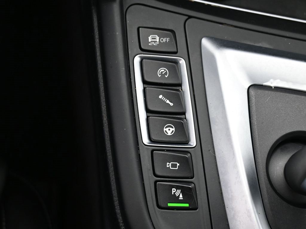 Used 2015 BMW M4 Convertible image 25