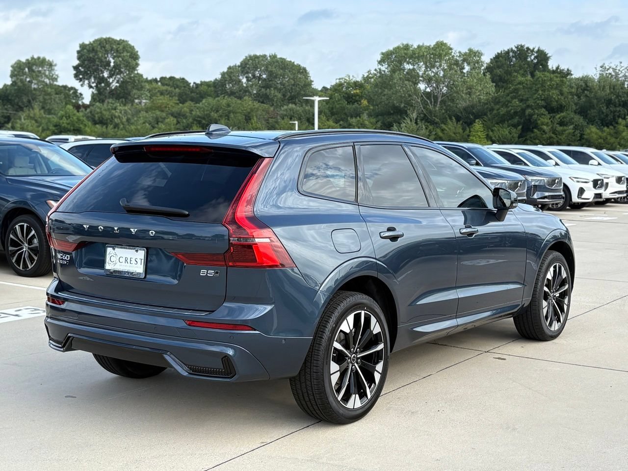New 2026 Volvo XC60 B5 Plus w/ Protection Package Premier AWD/4WD image 5