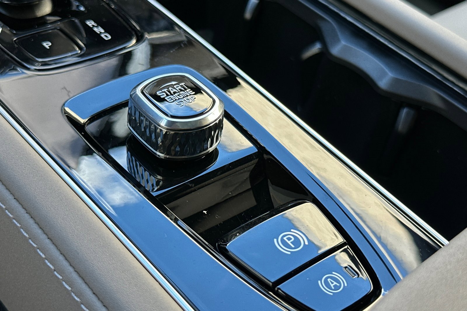 New 2026 Volvo XC90 B6 Plus w/ Protection Package Premier image 27