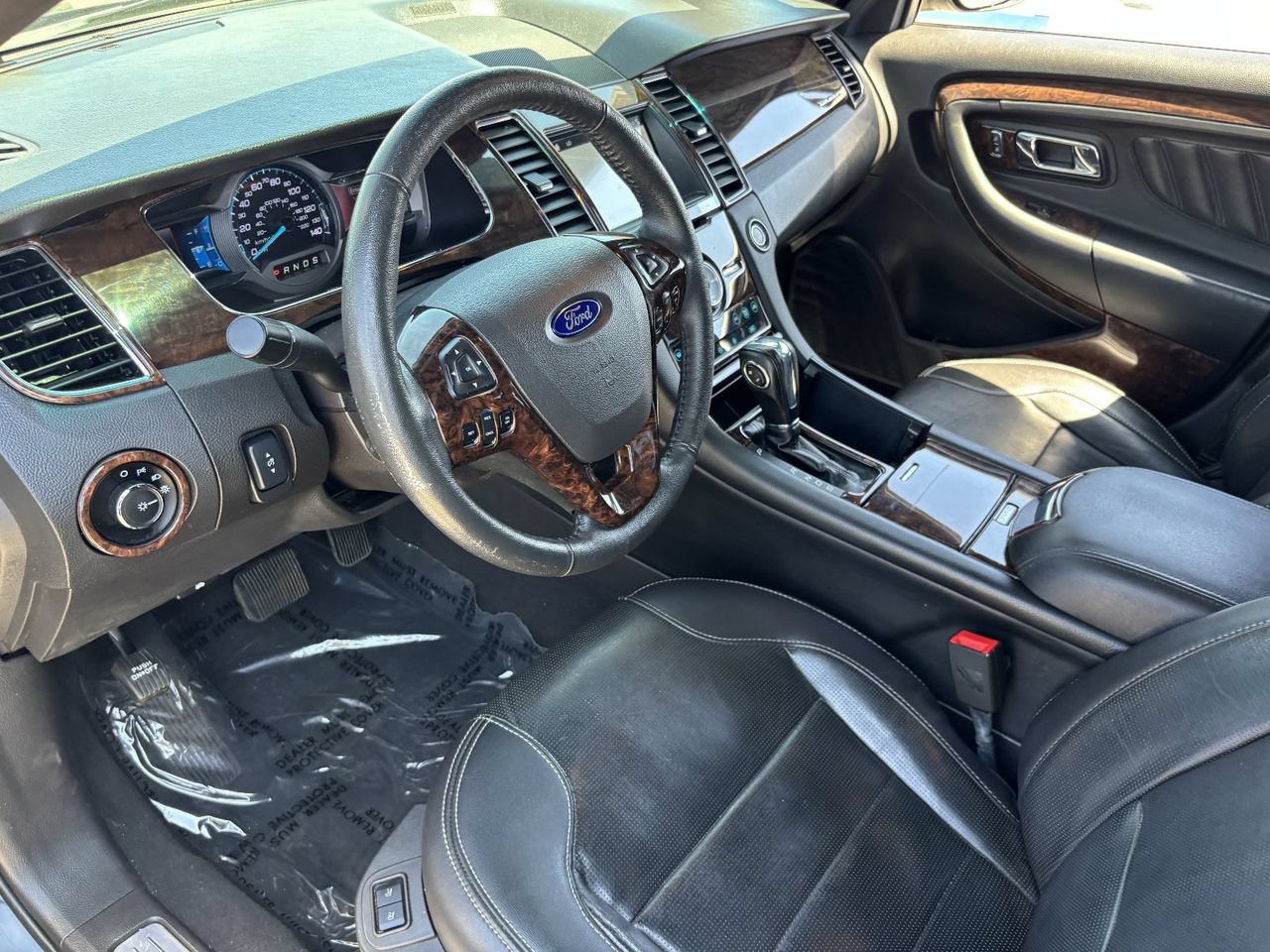 Used 2019 Ford Taurus Limited FWD image 17