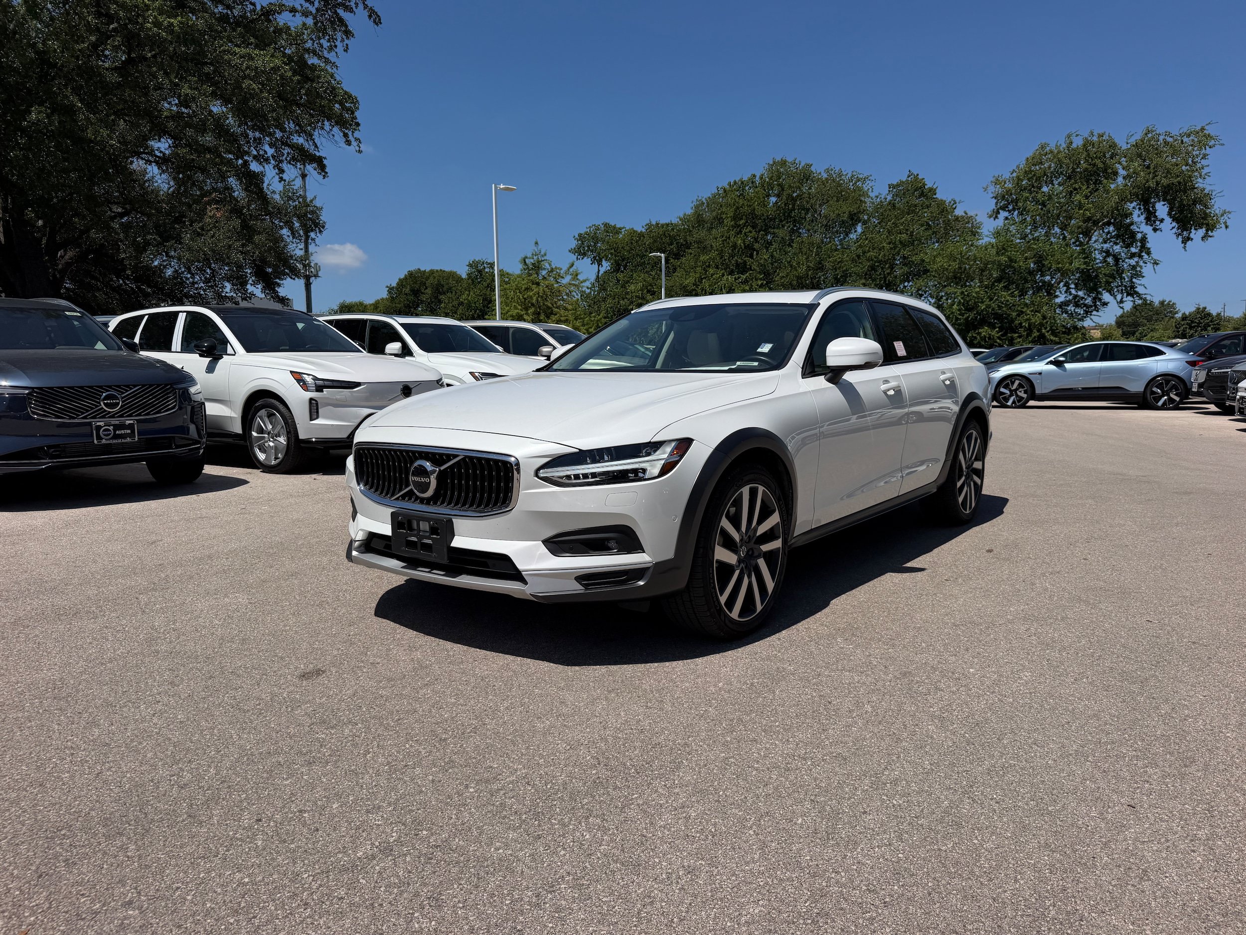 Used 2021 Volvo V90 T6 Cross Country w/ Advanced Package AWD/4WD image 2